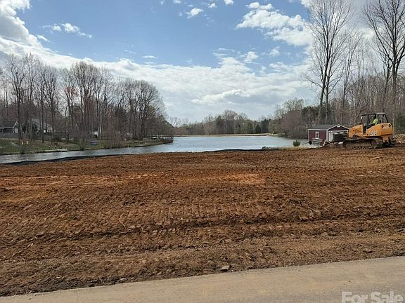 5th image of 214 Farmstead Ln