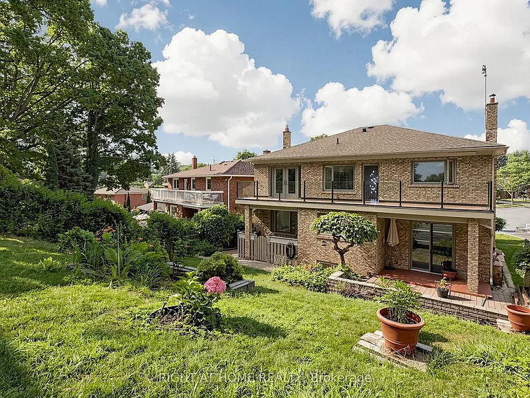 67 Bonnyview Dr — Photo 32