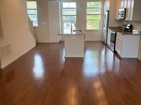 4th image of 508 Woodlawn Ave