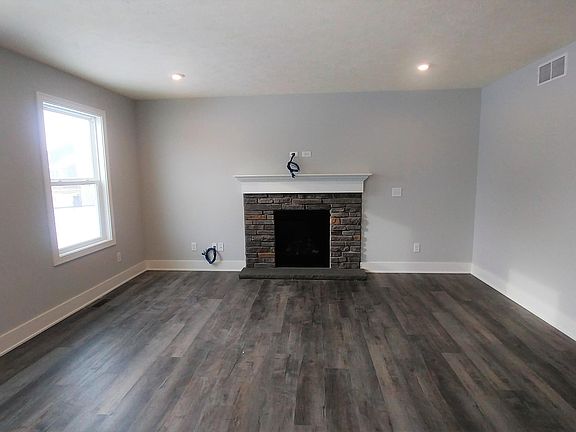 3rd image of 7868 High Knoll Dr SE