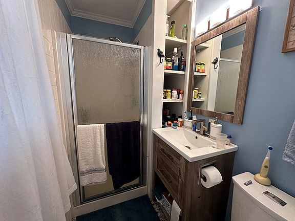 4th image of 1303 Dear St