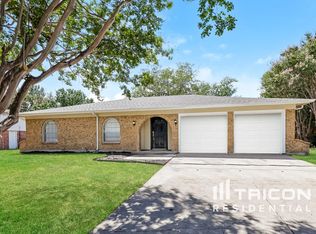 1020 Duane St, Benbrook, TX 76126