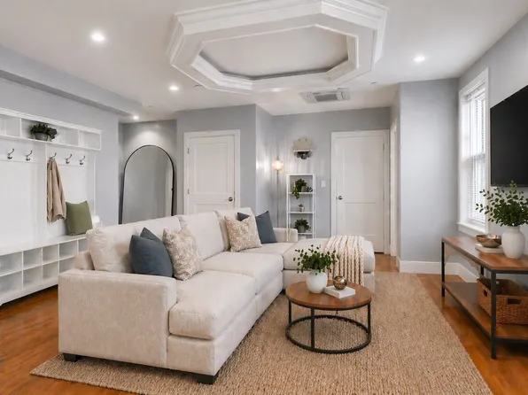 14 Farragut Ave #1, Somerville, MA 02144