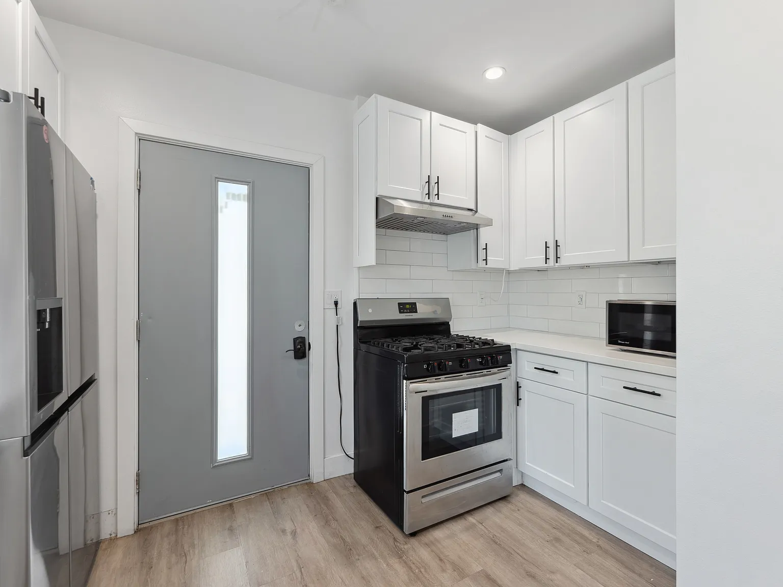 3 bed, 1078 sqft, $1,450 — Photo 2