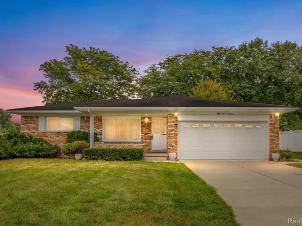 5419 Fairview Dr, Grand Blanc, MI 48439