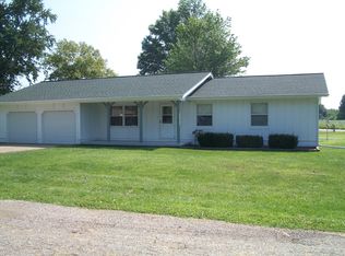 15557 E Rustic Rd, Marshall, IL 62441