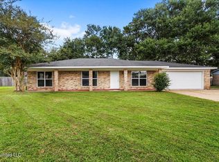 1316 Queen Park Cir, Ocean Springs, MS 39564