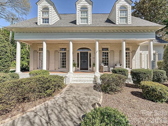 3rd image of 2121 Forest Dr
