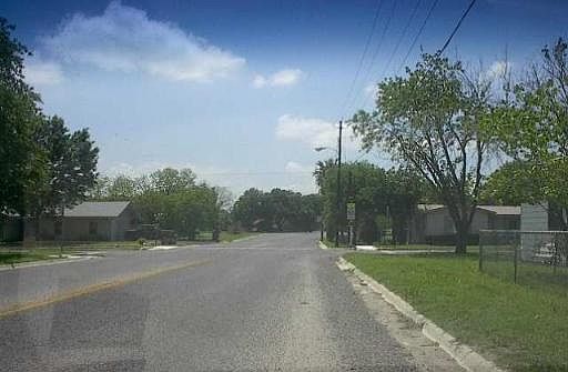 3rd image of 103 FM 2200