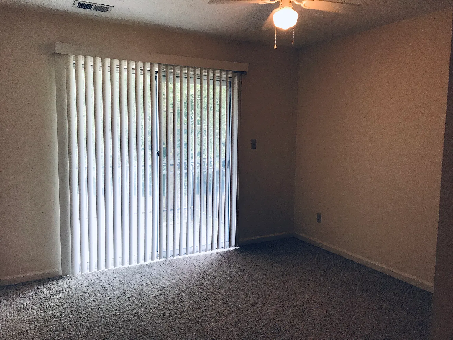 2 bed, 900 sqft, $1,200 — Photo 4