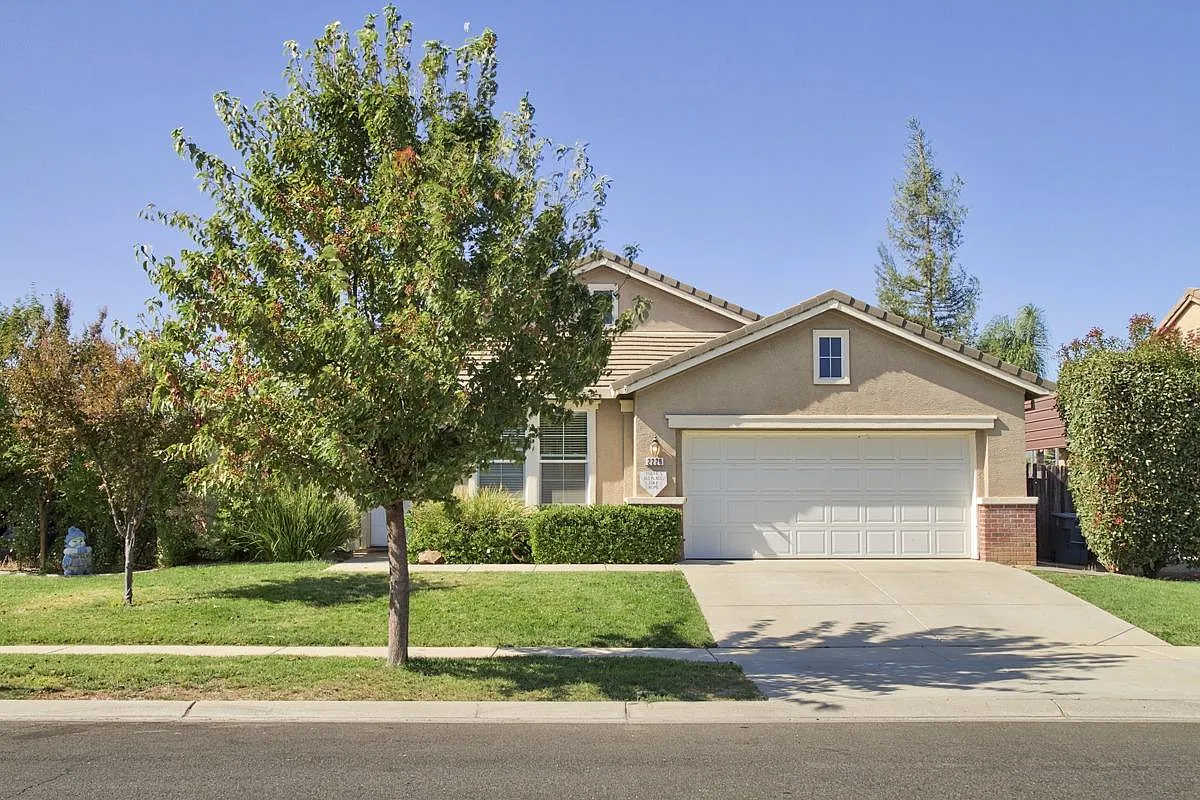 2228 Golden Gate Dr photo 1
