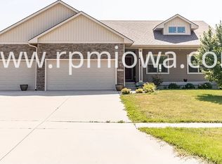 1127 90th St, West Des Moines, IA 50266