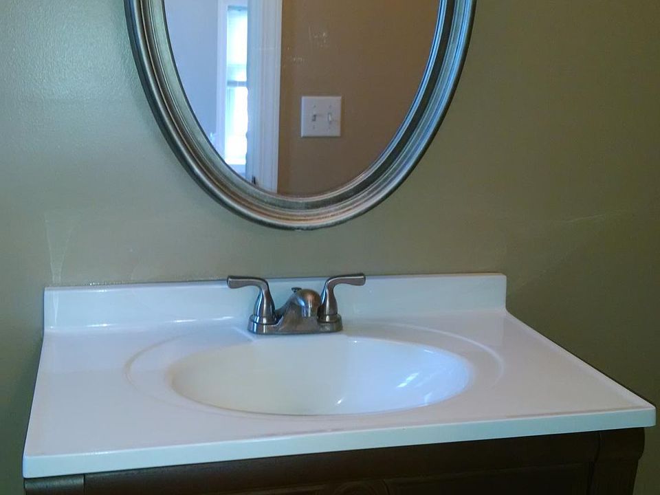 2nd image of 33 W Railroad Ave APT 1