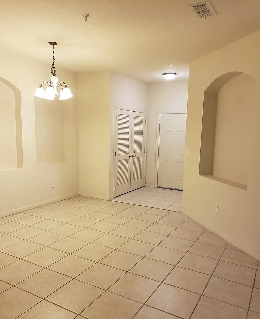 3 Beds 2 Baths Condo - Available Mid May 2026 — Photo 4