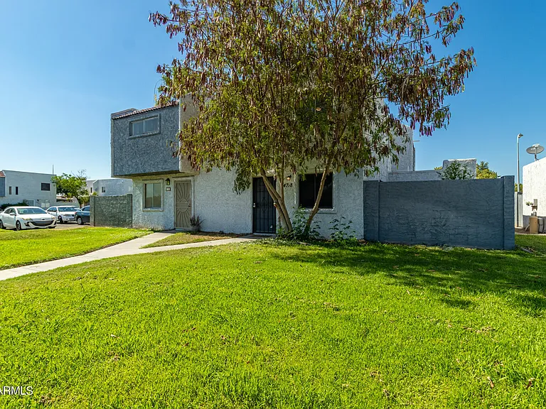 4718 W Orangewood Ave — Photo 3