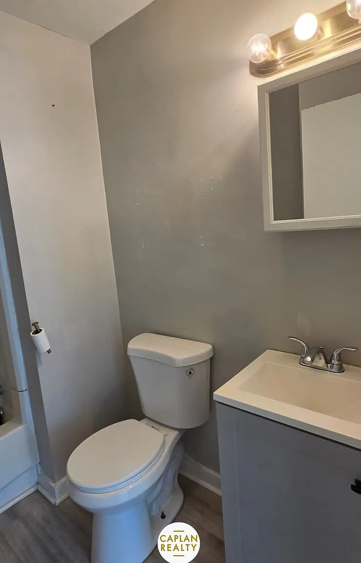 2 bed, 1000 sqft, $1,700 — Photo 2