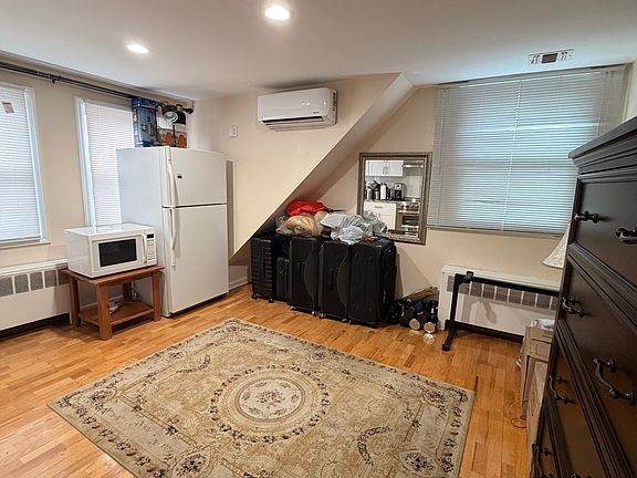 2nd image of 26 Picture Ln Floor 2