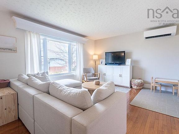 3rd image of 434 Colby Dr