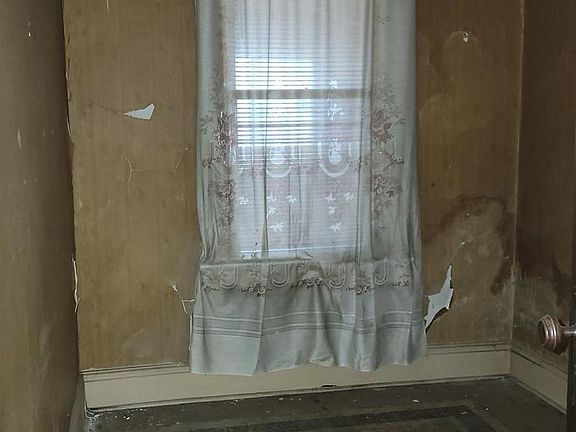 4th image of 25 Dwight St
