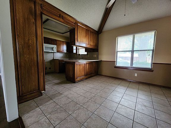 4th image of 3426 Cedarhill Dr