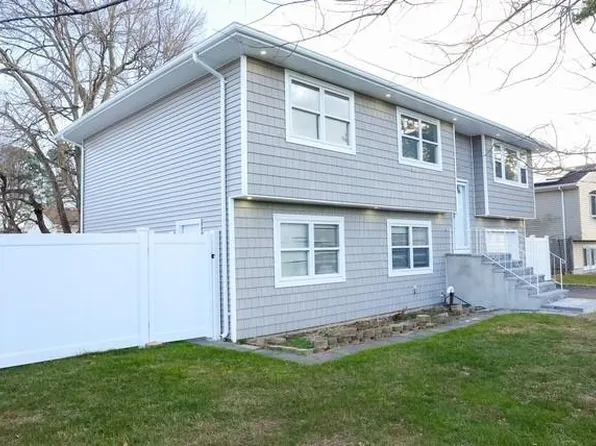 75 Fillmore Ave, Deer Park, NY 11729