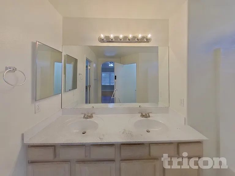 9002 W Palm Ln — Photo 9