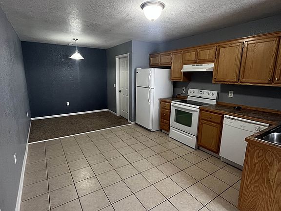3rd image of 705 Elliott Ln
