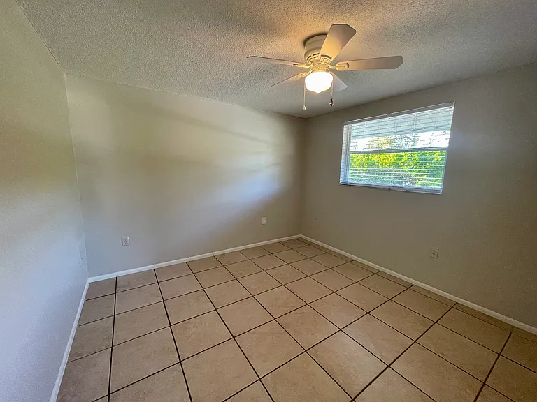 623 Shore Rd — Photo 17