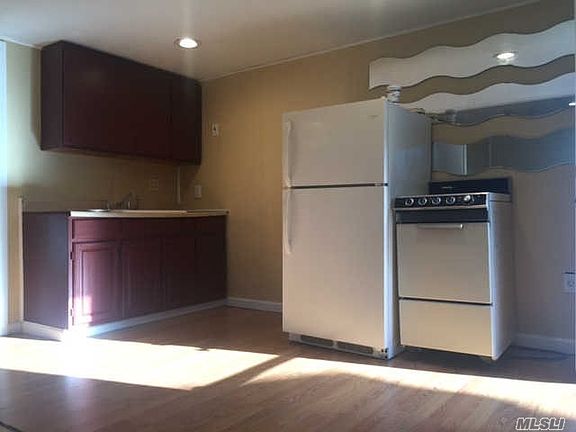 2nd image of 8 Westminster Ln