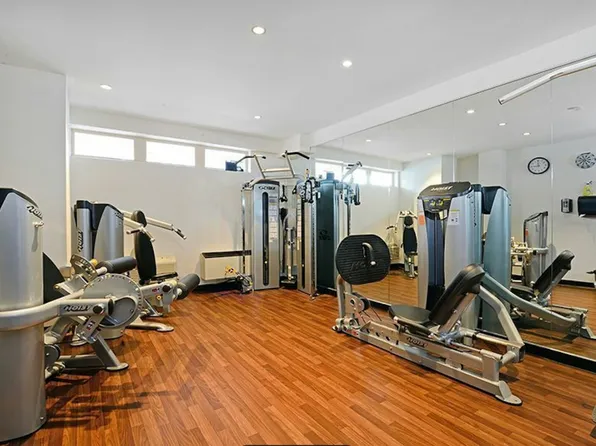 300 East 40th Street image 10 of 16