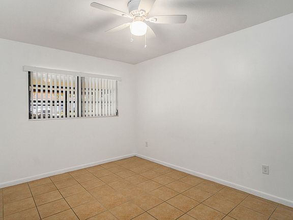 5th image of 212 E Towne Pl