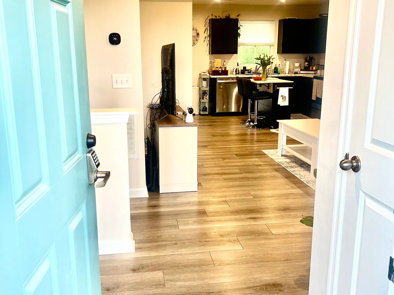 3 bed, 2.5 bath, 1220 sqft, $2,500 — Photo 2