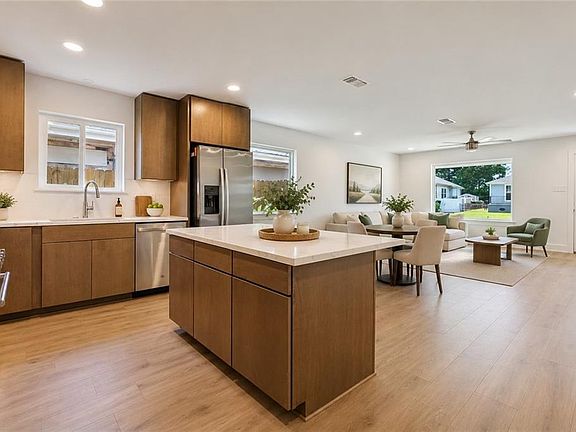 4th image of 721 N Lester Ave