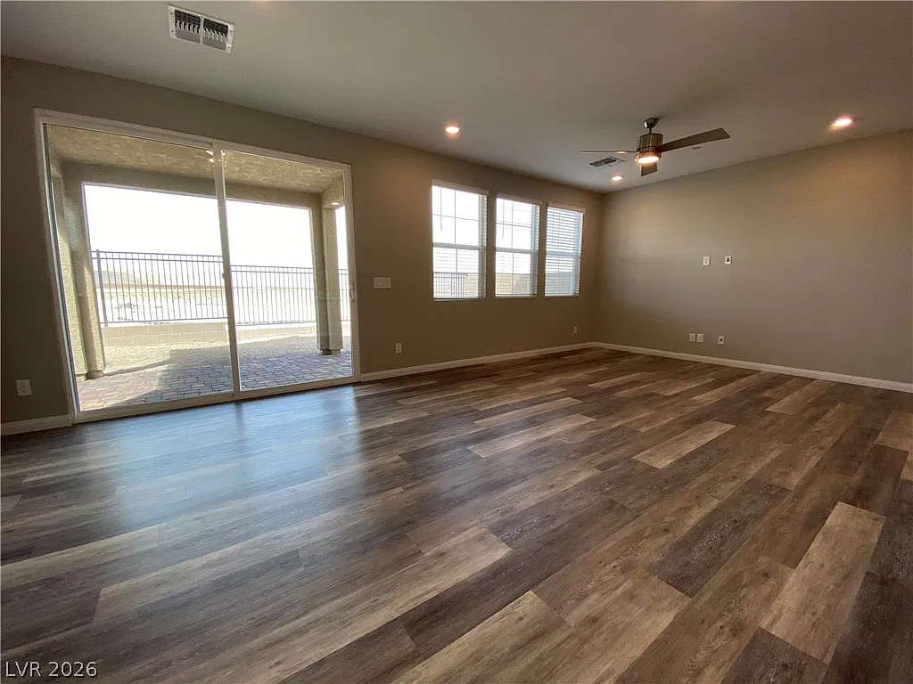 5 bed, 4.0 bath, 2467 sqft, $2,745 — Photo 2