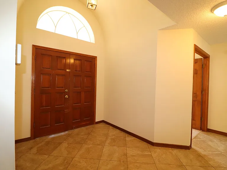 1088 Tivoli Dr — Photo 10