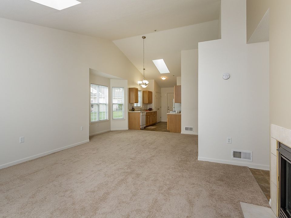 1st image of 2028 Pebbleview Dr