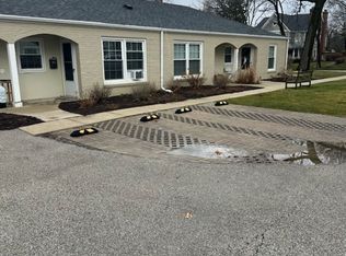 41 E North Ave, Lake Bluff, IL 60044