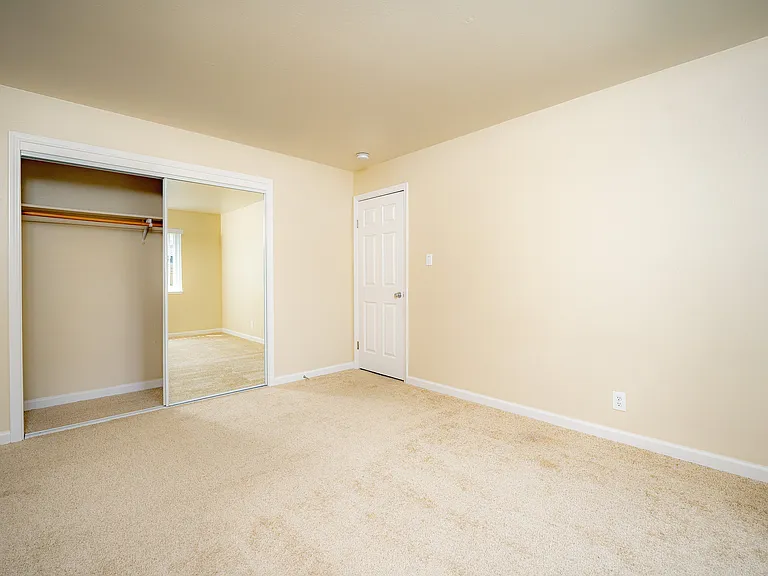948 Ravenscourt #1 2bed2