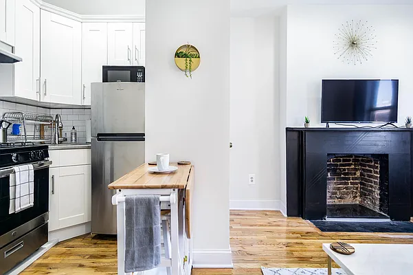 Rented by Century 21 Metropolitan | media 18