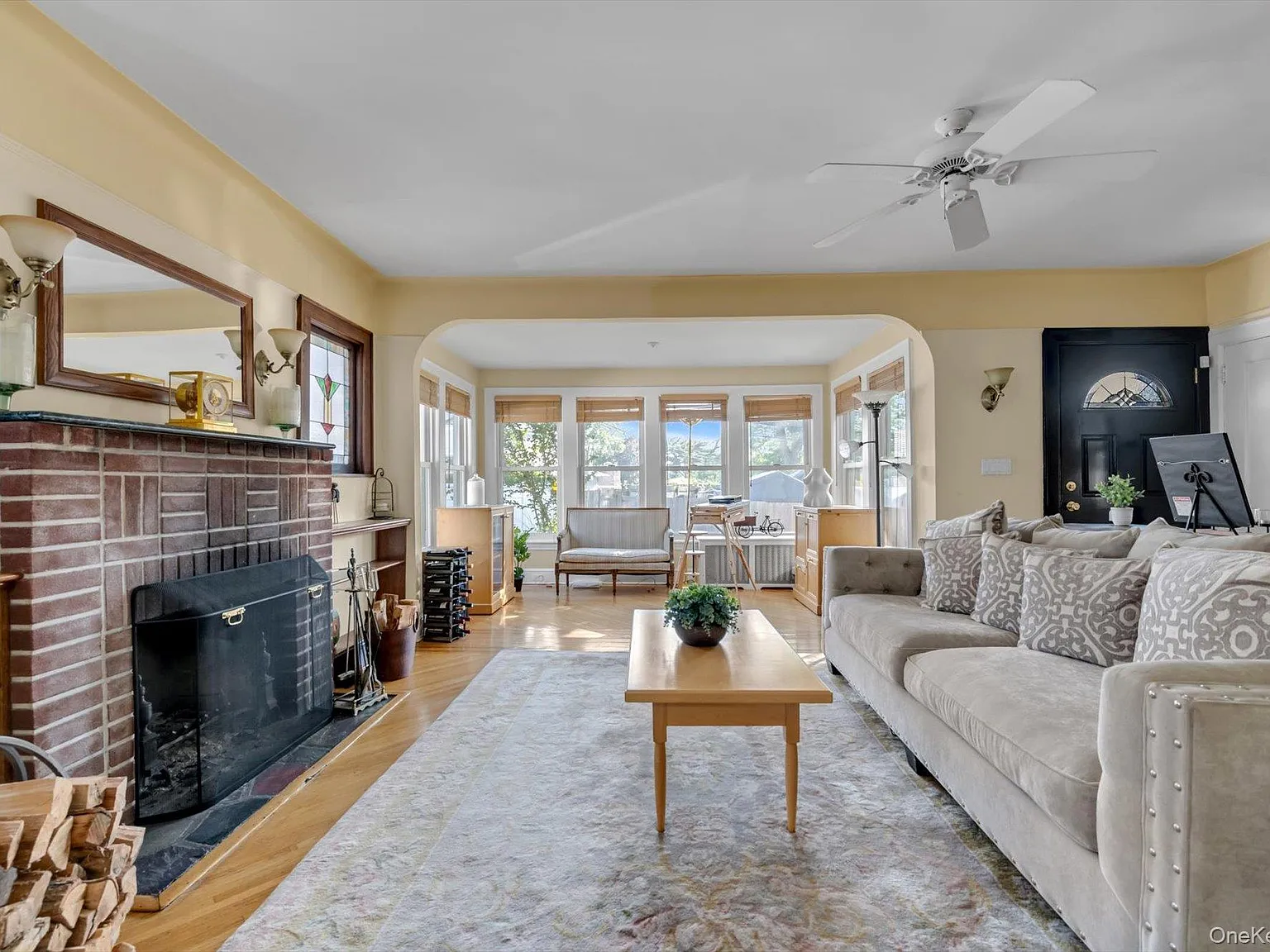 4 bed, 2.5 bath, 1587 sqft, $5,800 — Photo 2