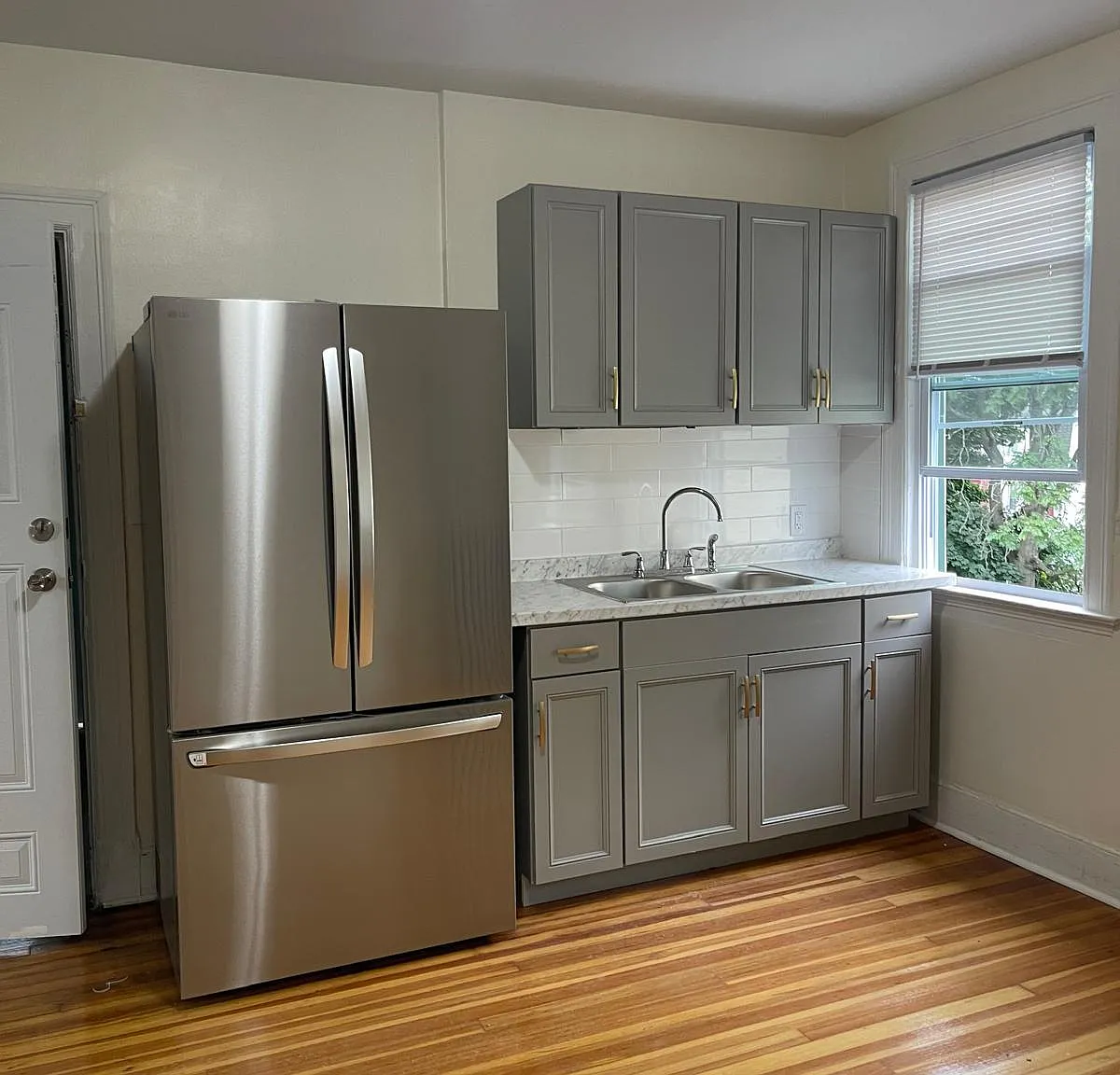3 bed, $1,700 — Photo 1
