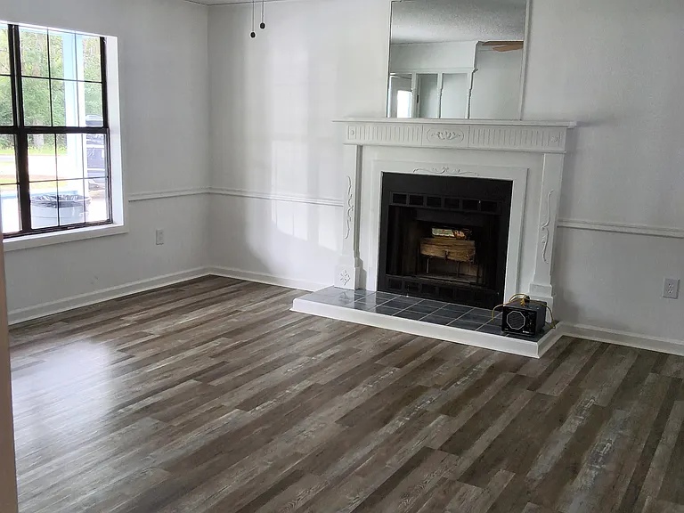 2626 Oak St — Photo 7
