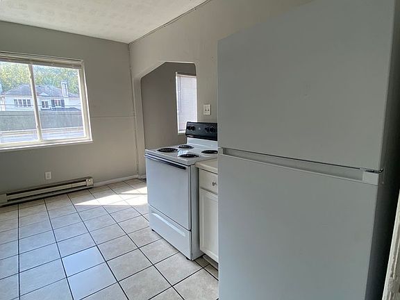4th image of 455 Forest Ave #8