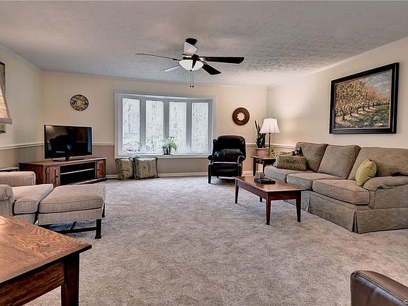 4th image of 2855 Hidden Lake Dr