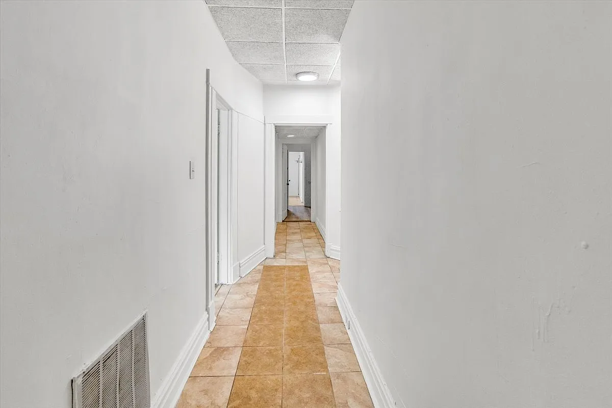3831 Iowa Ave — Photo 3