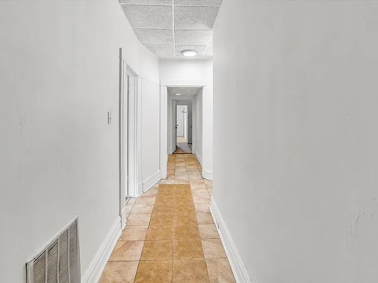 3831 Iowa Ave #1F — Photo 3