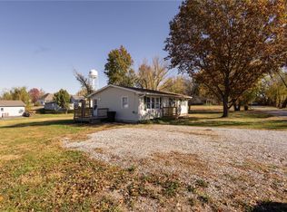 901 Ely St, Perry, MO 63462