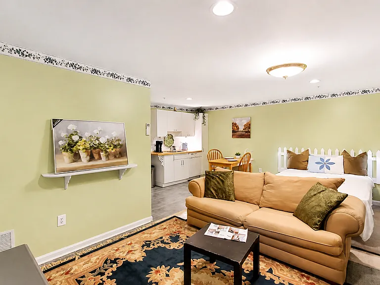 647 Lucky Leaf Cir #B — Photo 6