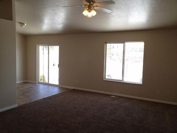 5th image of 2112 N Boysenberry Dr