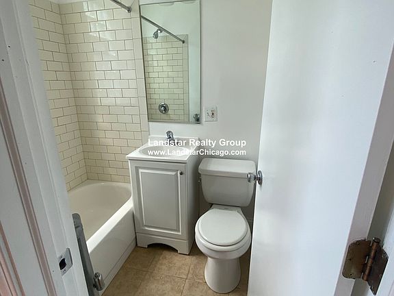 2nd image of 4241 N Kenmore Ave Unit 309